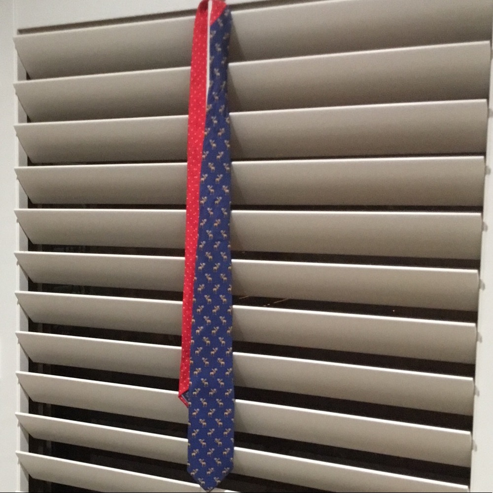 Festive silk tie with tiny reindeers